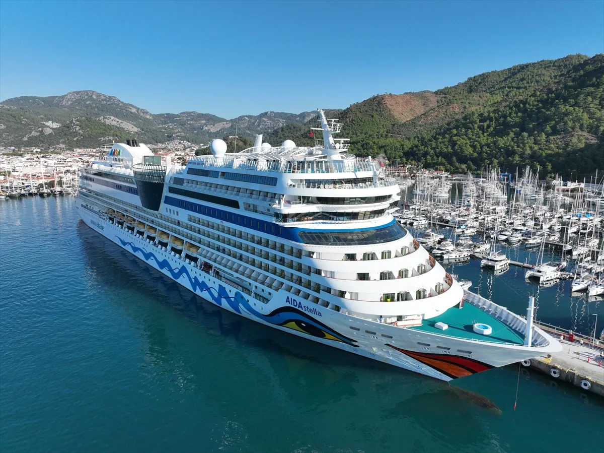 Marmaris’e Aida Stella kruvaziyeriyle 2 bin 305 turist geldi