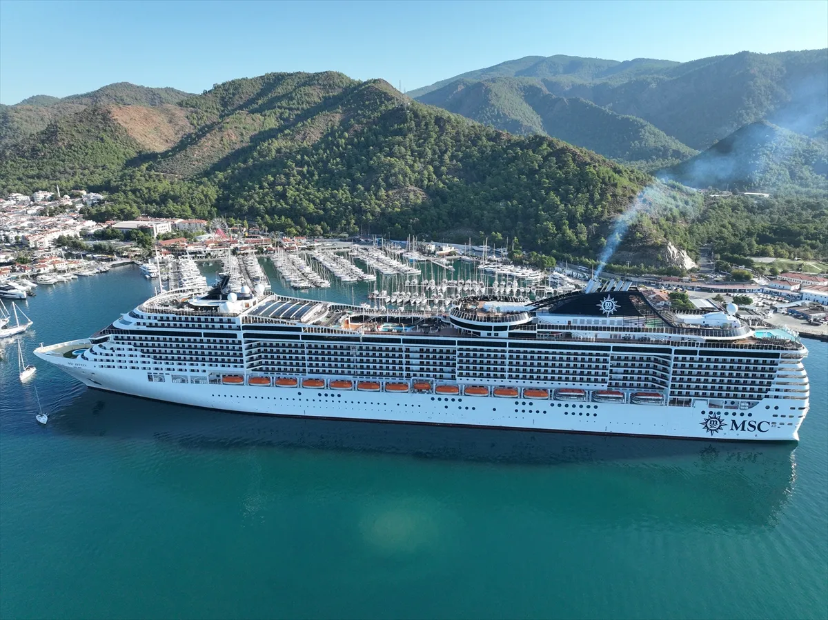 Marmaris’e MSC Divina kruvaziyeriyle 3 bin 705 turist geldi Marmaris’e MSC Divina kruvaziyeriyle 3 bin 705 turist geldi