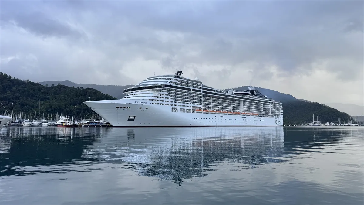 Marmaris’e MSC Divina kruvaziyeriyle 3 bin 933 turist geldi Marmaris’e MSC Divina kruvaziyeriyle 3 bin 933 turist geldi