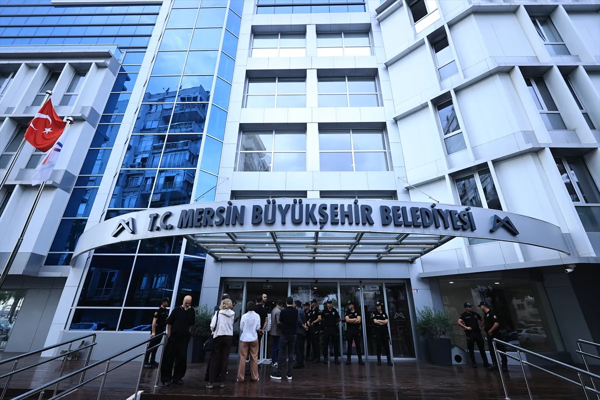 Mersin Büyükşehir Belediye Başkanı Seçer ve 58 kişi yolsuzluk iddiasıyla gözaltında
