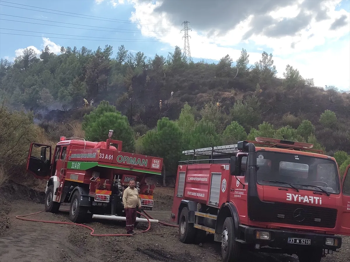 Mersin’de orman alanı dışındaki arazide çıkan yangın söndürüldü