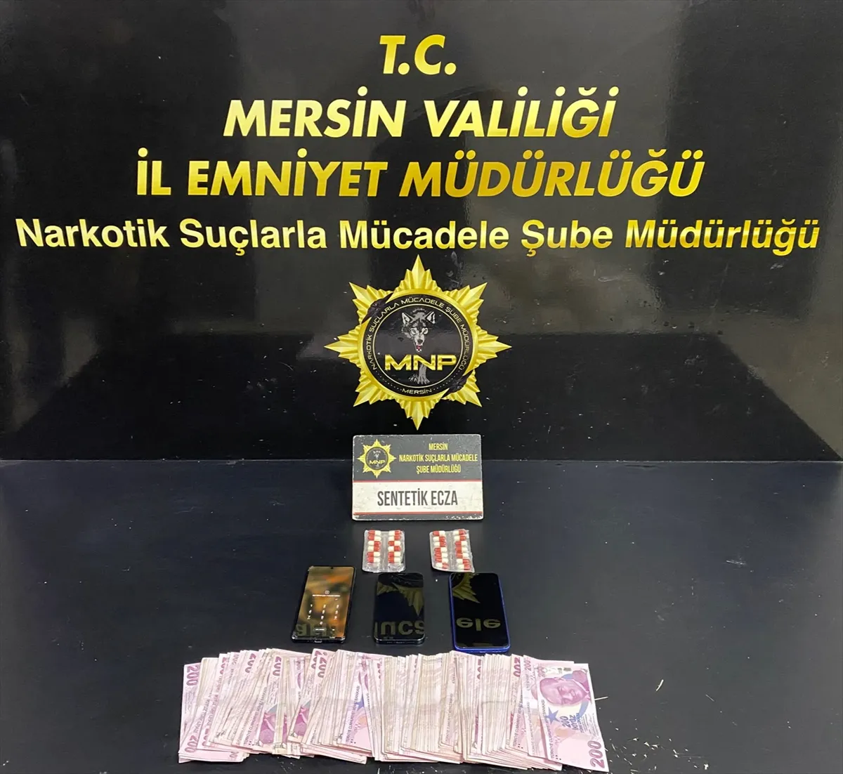 Mersin’de uyuşturucu operasyonunda yakalanan 5 zanlı tutuklandı Mersin’de uyuşturucu operasyonunda yakalanan 5 zanlı tutuklandı