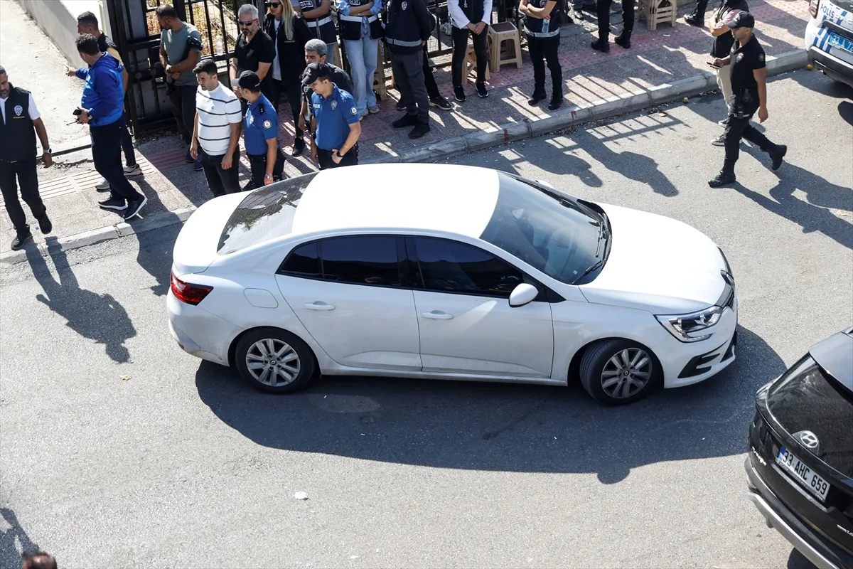 Mersin’deki yolsuzluk soruşturmasında Vahap Seçer ve 2 belediye başkanı tutuklandı Mersin’deki yolsuzluk soruşturmasında Vahap Seçer ve 2 belediye başkanı tutuklandı