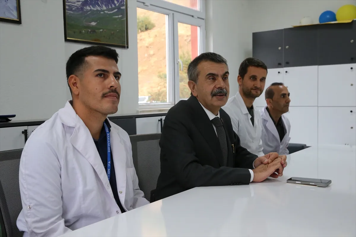 Milli Eğitim Bakanı Tekin, Hakkari’nin Şemdinli ilçesini ziyaret etti Milli Eğitim Bakanı Tekin, Hakkari’nin Şemdinli ilçesini ziyaret etti