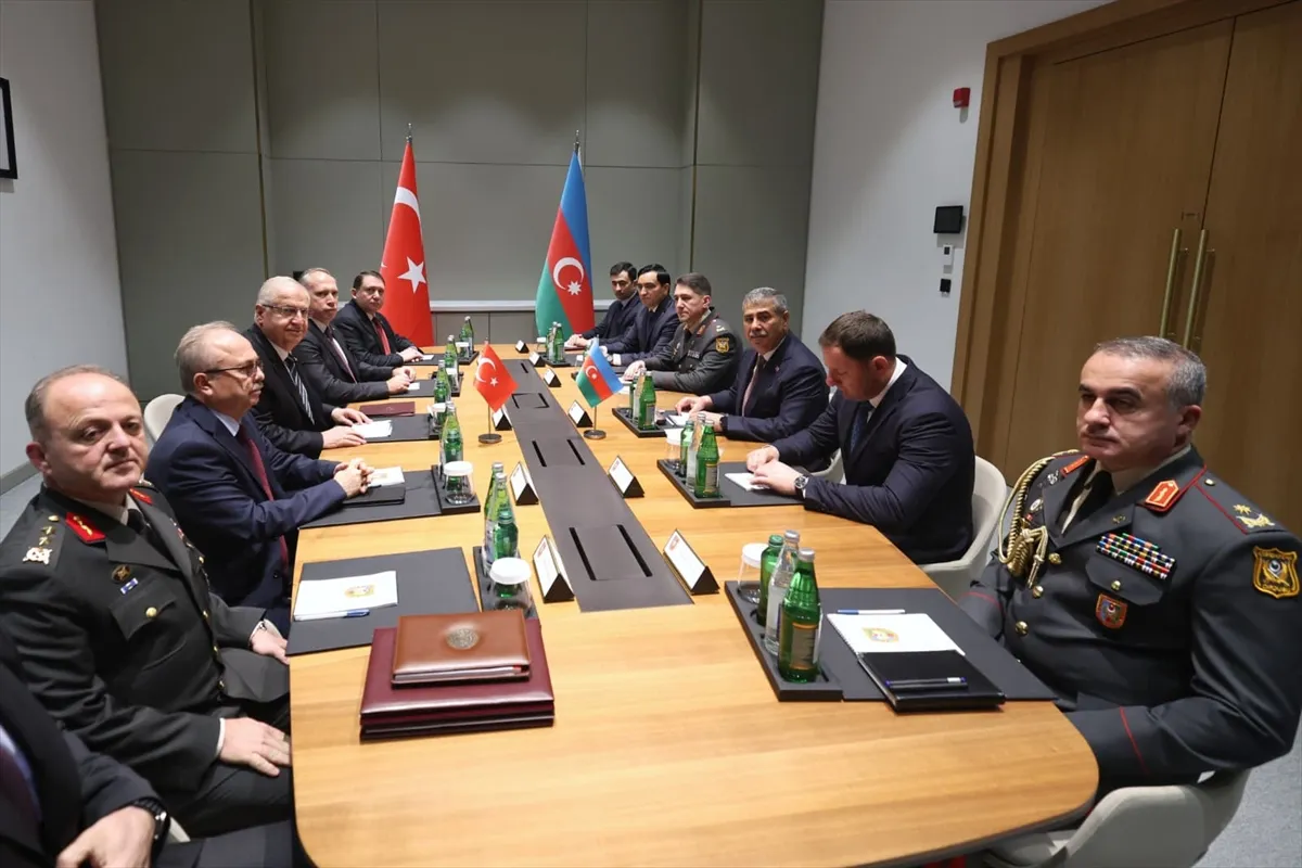 Milli Savunma Bakanı Güler, Azerbaycanlı mevkidaşı Hasanov ile görüştü Milli Savunma Bakanı Güler, Azerbaycanlı mevkidaşı Hasanov ile görüştü