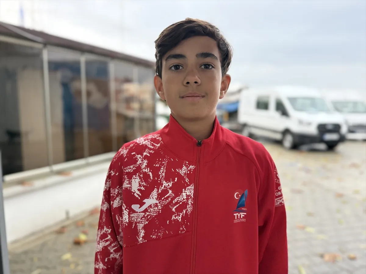 Milli yelkenci Ahmet Arel Barut gümüş madalyayla yurda döndü Milli yelkenci Ahmet Arel Barut gümüş madalyayla yurda döndü