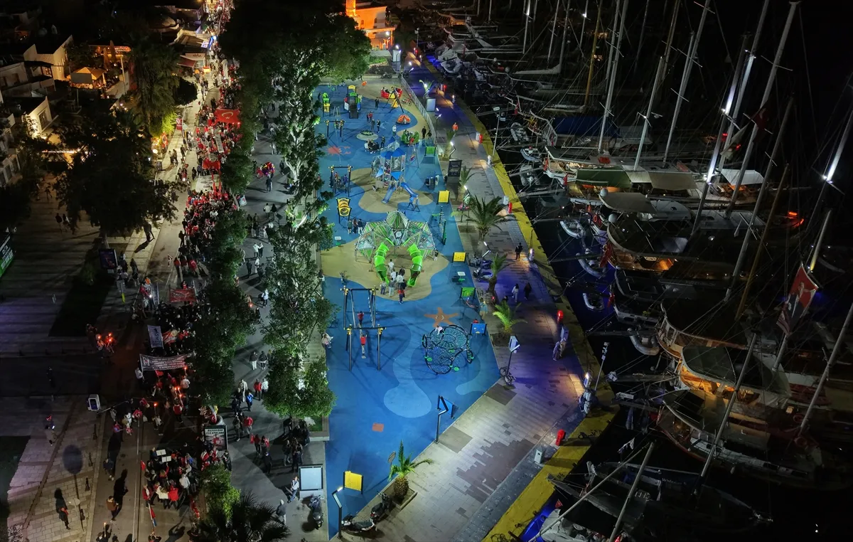 Muğla’da Cumhuriyet Bayramı dolayısıyla fener alayı düzenlendi
