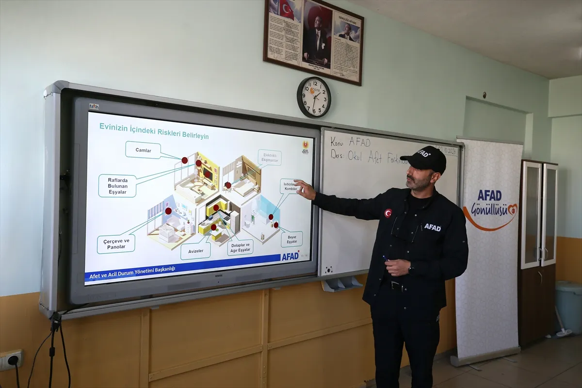 Muş’ta 80 Bin 950 Kişiye Afet Farkındalık Eğitimi Verildi Muş’ta 80 Bin 950 Kişiye Afet Farkındalık Eğitimi Verildi