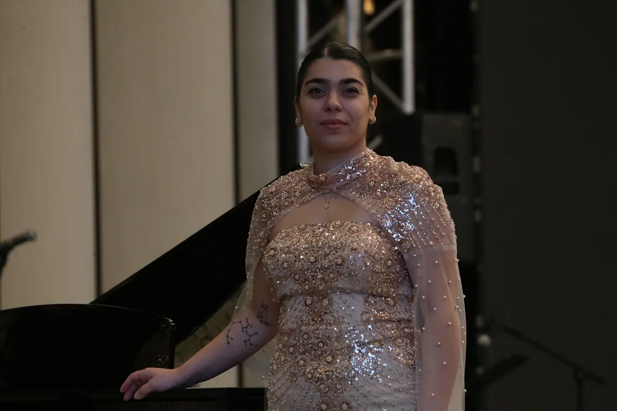 Müzisyen kız kardeşler çocukluk hayallerini aynı sahnede gerçekleştiriyor Müzisyen kız kardeşler çocukluk hayallerini aynı sahnede gerçekleştiriyor