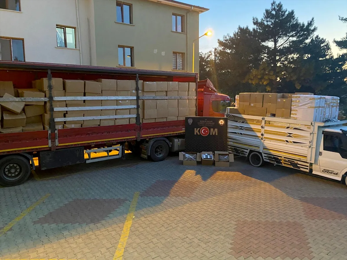 Nevşehir’de 12 ton kaçak tütün ile 1 milyon 405 bin makaron ele geçirildi Nevşehir’de 12 ton kaçak tütün ile 1 milyon 405 bin makaron ele geçirildi
