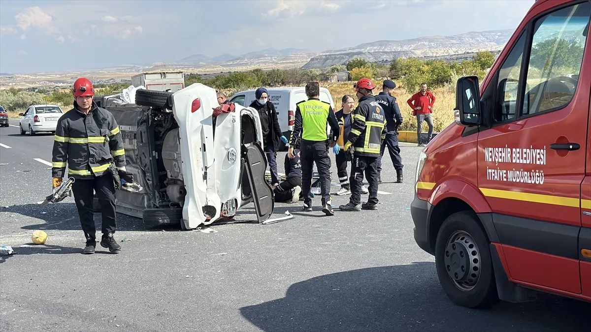 Nevşehir’de kamyonetle çarpışan otomobildeki yaşlı çift öldü, bir kişi yaralandı Nevşehir’de kamyonetle çarpışan otomobildeki yaşlı çift öldü, bir kişi yaralandı