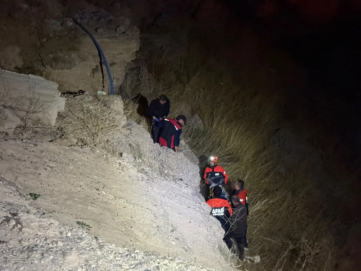 Nevşehir’de uçuruma yuvarlanan motosikletin sürücüsü ekiplerce kurtarıldı