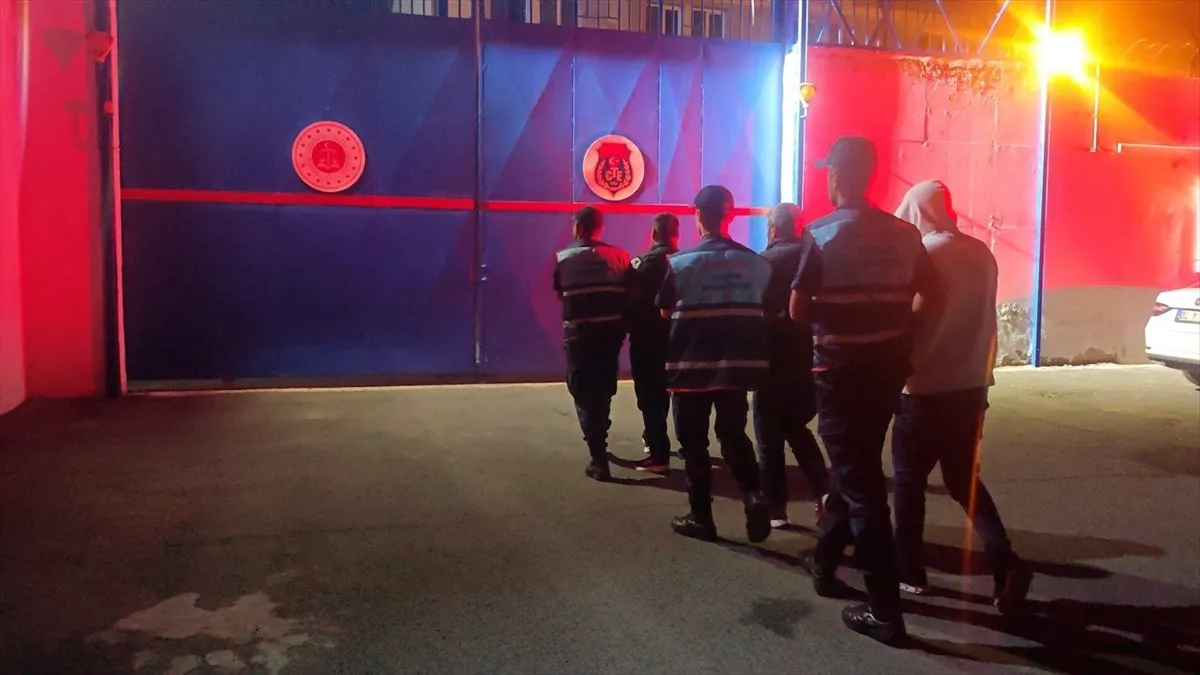 Nevşehir’de uyuşturucu operasyonunda 3 şüpheli tutuklandı Nevşehir’de uyuşturucu operasyonunda 3 şüpheli tutuklandı