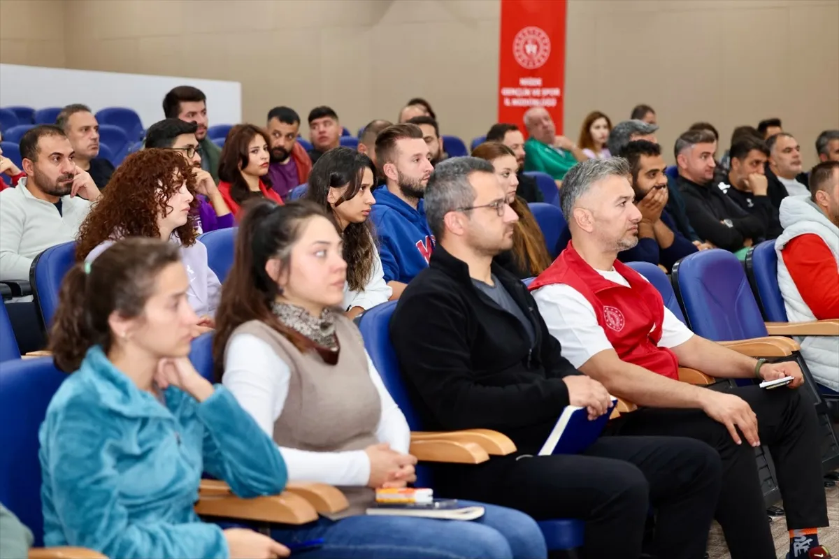 Niğde’de antrenörlerle toplantı yapıldı Niğde’de antrenörlerle toplantı yapıldı