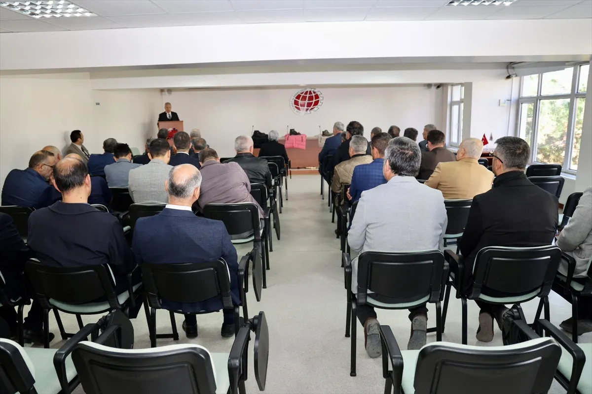 Niğde’de ihtiyaç sahibi öğrencilere bot ve mont desteği