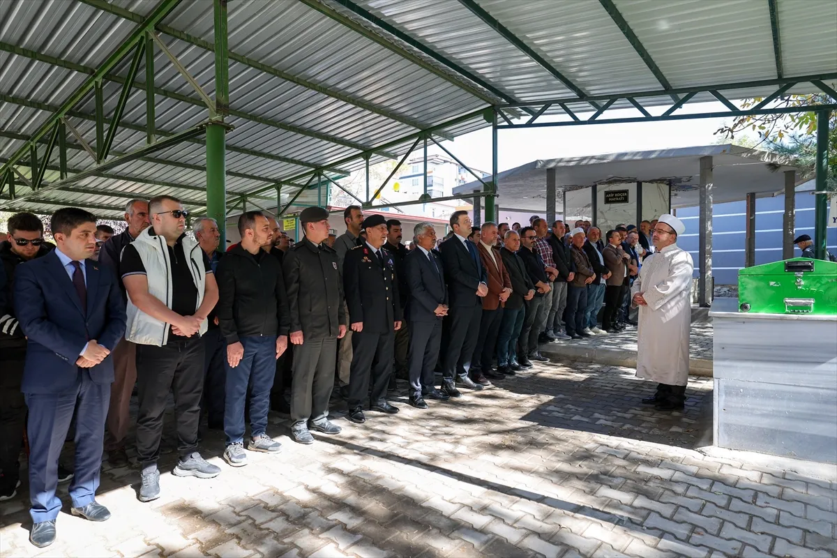 Niğde’de Kıbrıs gazisi Ahmet Binici son yolculuğuna uğurlandı Niğde’de Kıbrıs gazisi Ahmet Binici son yolculuğuna uğurlandı