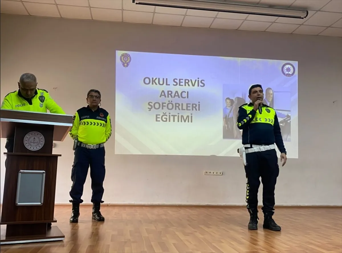 Niğde’de servis şoförleri ve rehber personele trafik eğitimi verildi Niğde’de servis şoförleri ve rehber personele trafik eğitimi verildi