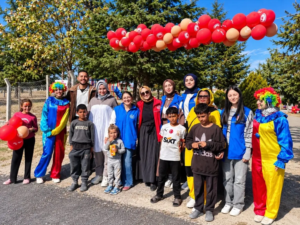 Niğde’de tarım işçisi çocuklarına ’İyilik Var’ temalı şenlik Niğde’de tarım işçisi çocuklarına ’İyilik Var’ temalı şenlik
