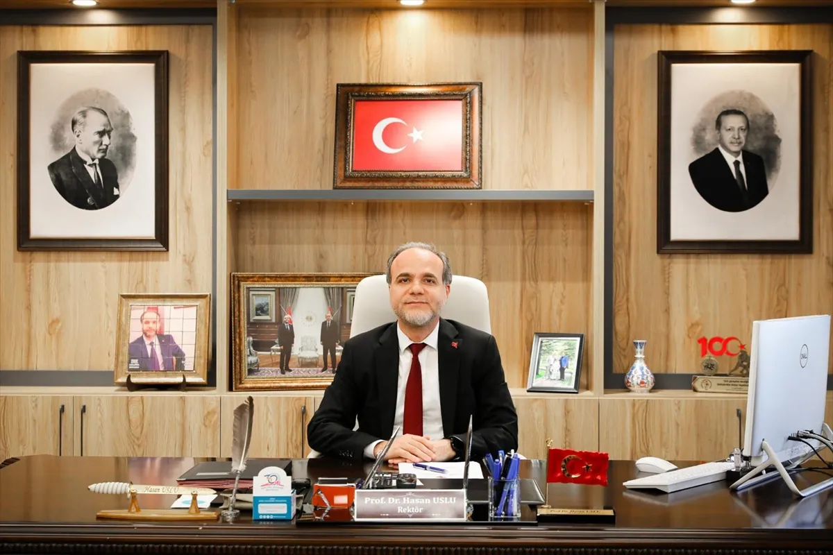 NÖHÜ Rektörü Uslu, dünyanın en etkili bilim insanları listesinde üst üste 8. kez yer aldı NÖHÜ Rektörü Uslu, dünyanın en etkili bilim insanları listesinde üst üste 8. kez yer aldı
