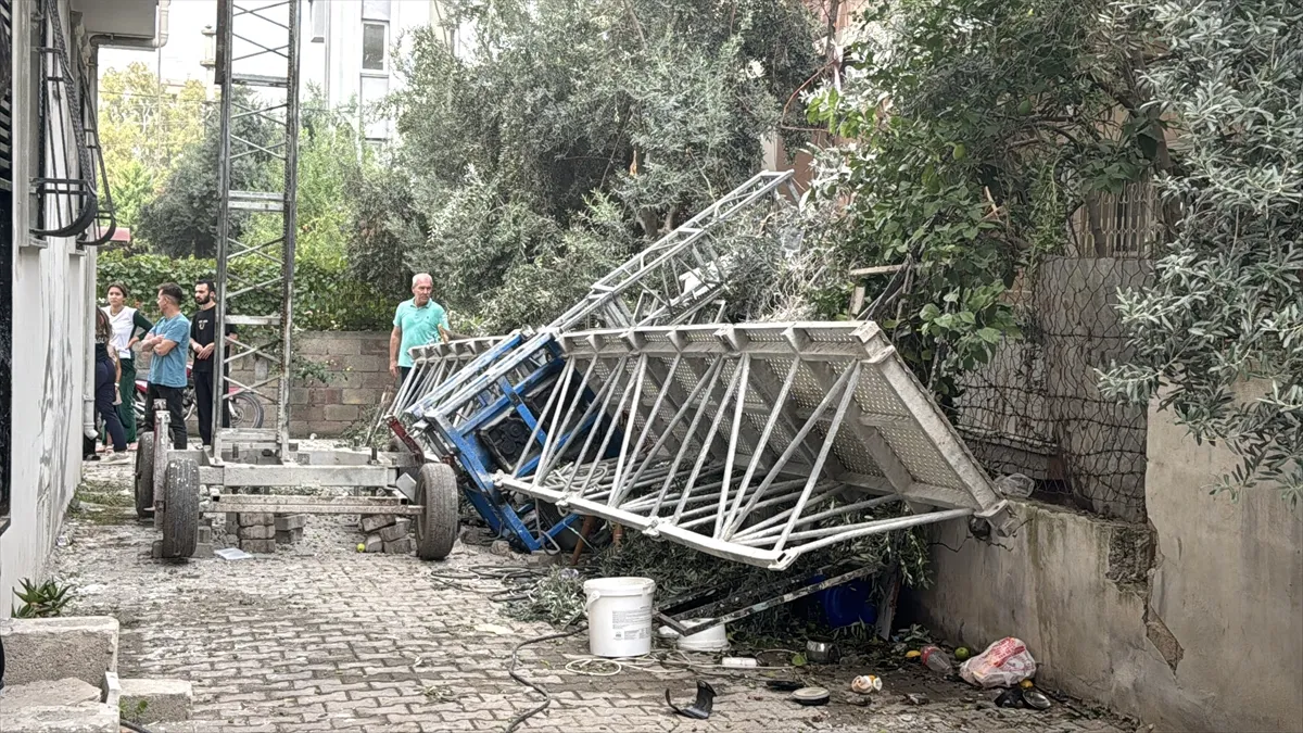 Osmaniye’de binada boya yapan 2 işçi iskelenin çökmesi sonucu yaralandı