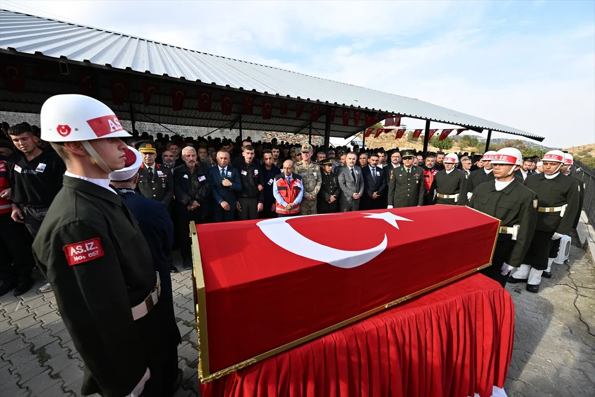 Pençe-Kilit operasyon bölgesinde şehit olan Uzman Çavuş Aslan, Gaziantep’te toprağa verildi