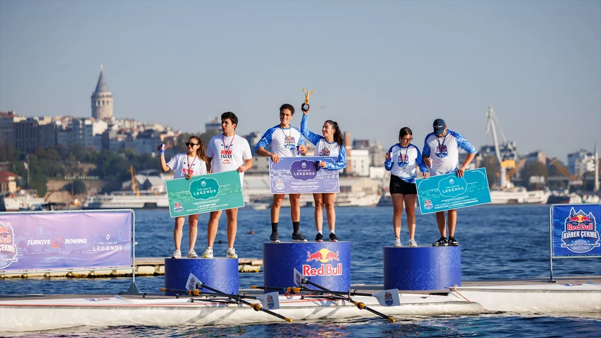 Red Bull Kürek Çekme’de birinci Kadir Has Üniversitesi oldu Red Bull Kürek Çekme’de birinci Kadir Has Üniversitesi oldu