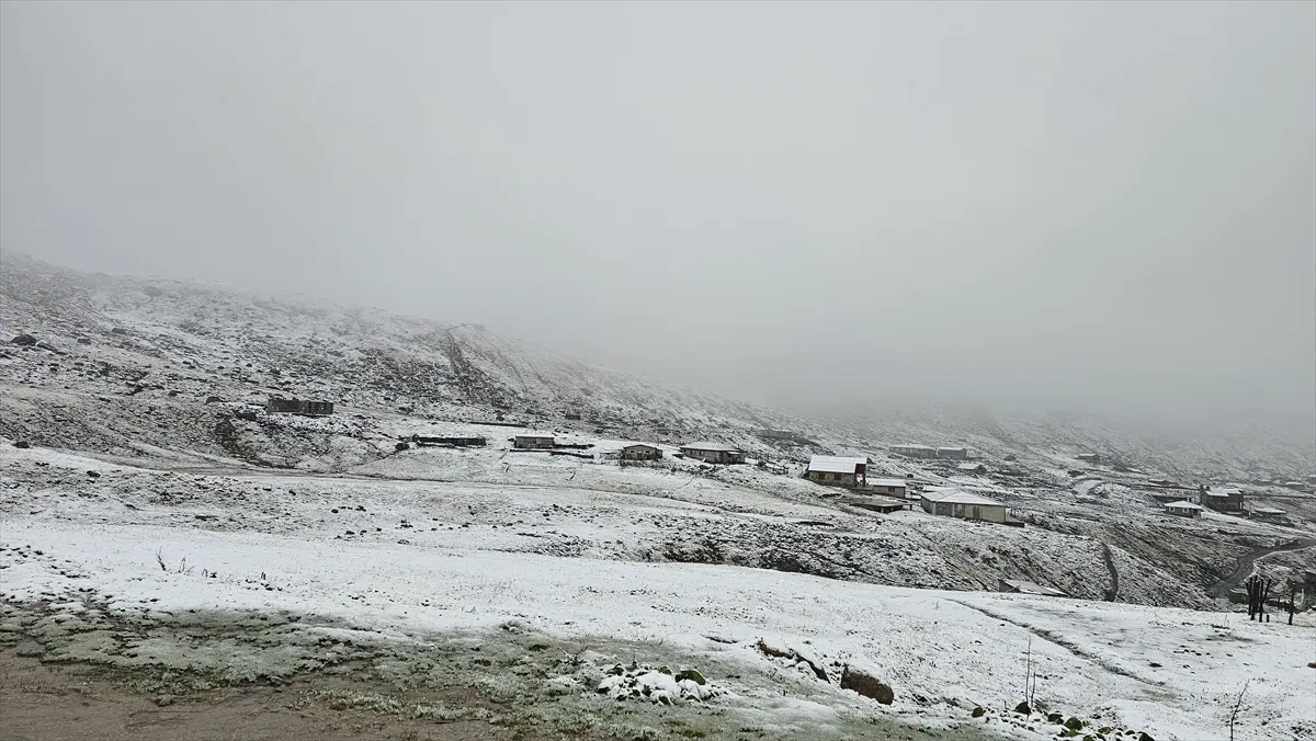 Rize’nin yüksek kesimlerinde kar etkili oldu