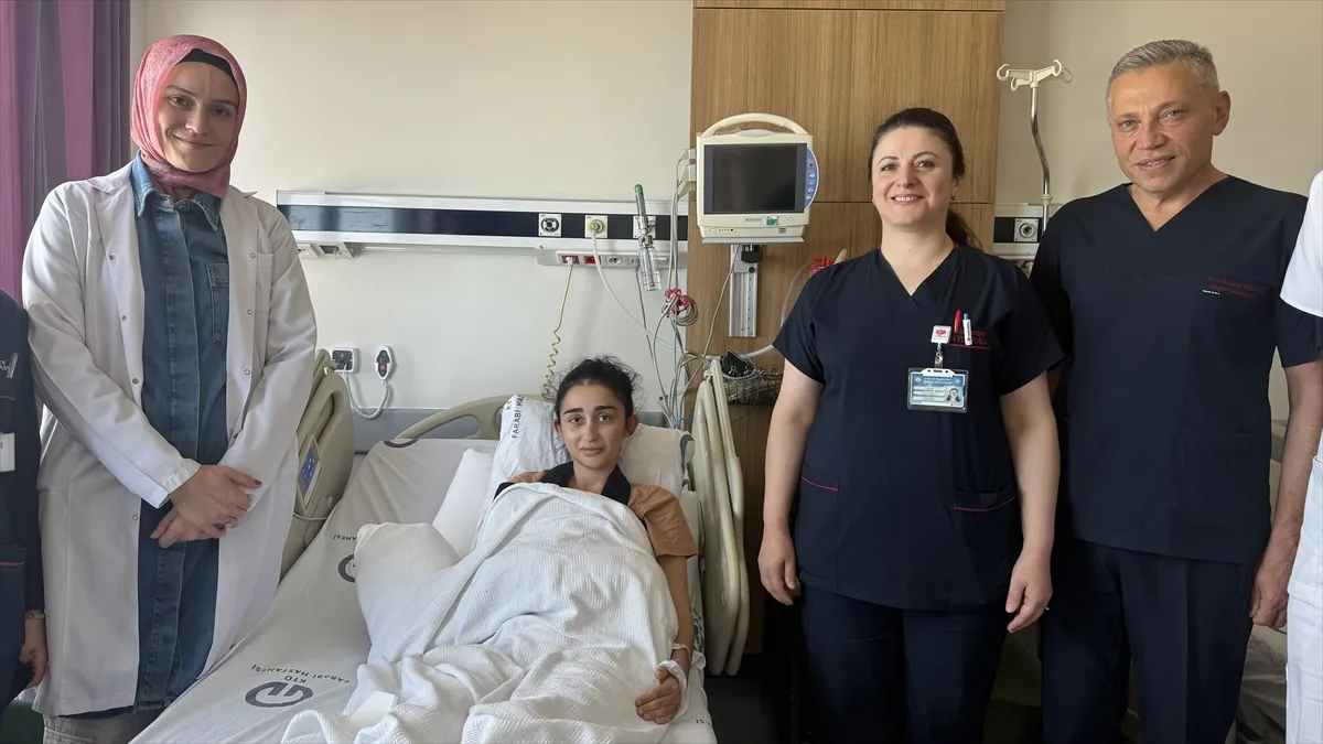 Sağ ana bronşu kopan genç kız zamanında müdahaleyle hayata tutundu Sağ ana bronşu kopan genç kız zamanında müdahaleyle hayata tutundu