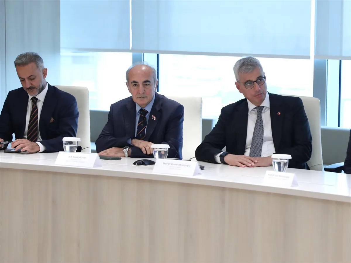 Sağlık Bakanı Memişoğlu, GSK’nin Singapur tesislerini ziyaret etti 3. kare