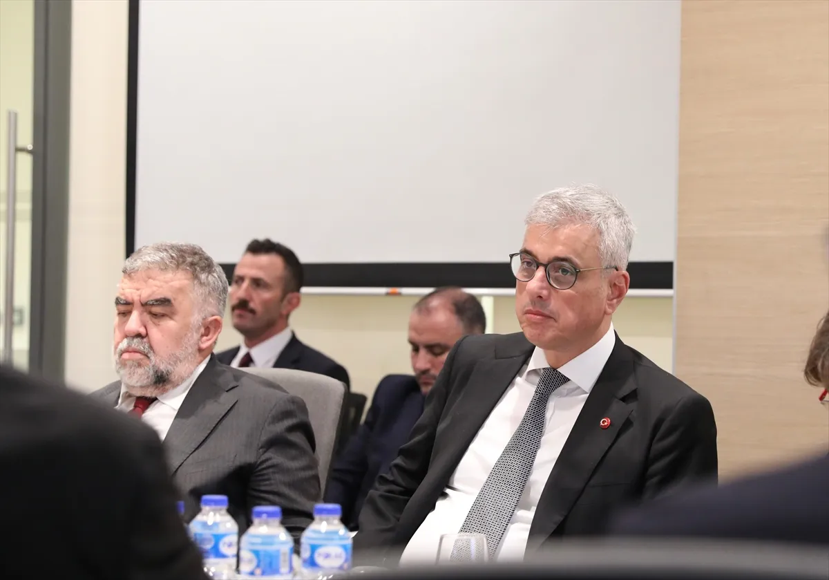 Sağlık Bakanı Memişoğlu, GSK’nin Singapur tesislerini ziyaret etti 4. kare