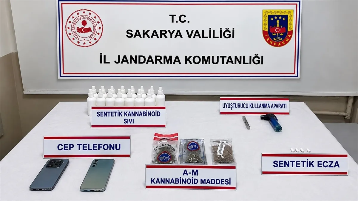 Sakarya’da jandarmadan kaçan şüpheli kovalamacayla yakalandı Sakarya’da jandarmadan kaçan şüpheli kovalamacayla yakalandı