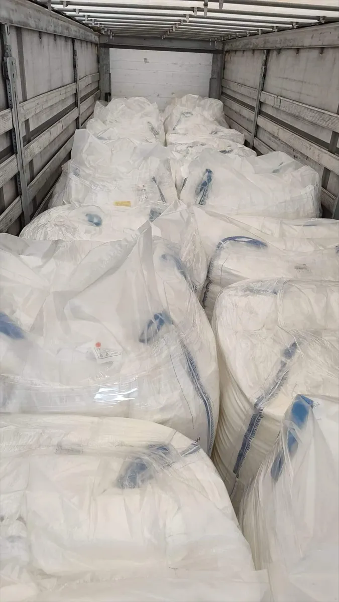 Sakarya’da otoyolda durdurulan araçta 3 milyon sigara filtresi çıktı Sakarya’da otoyolda durdurulan araçta 3 milyon sigara filtresi çıktı