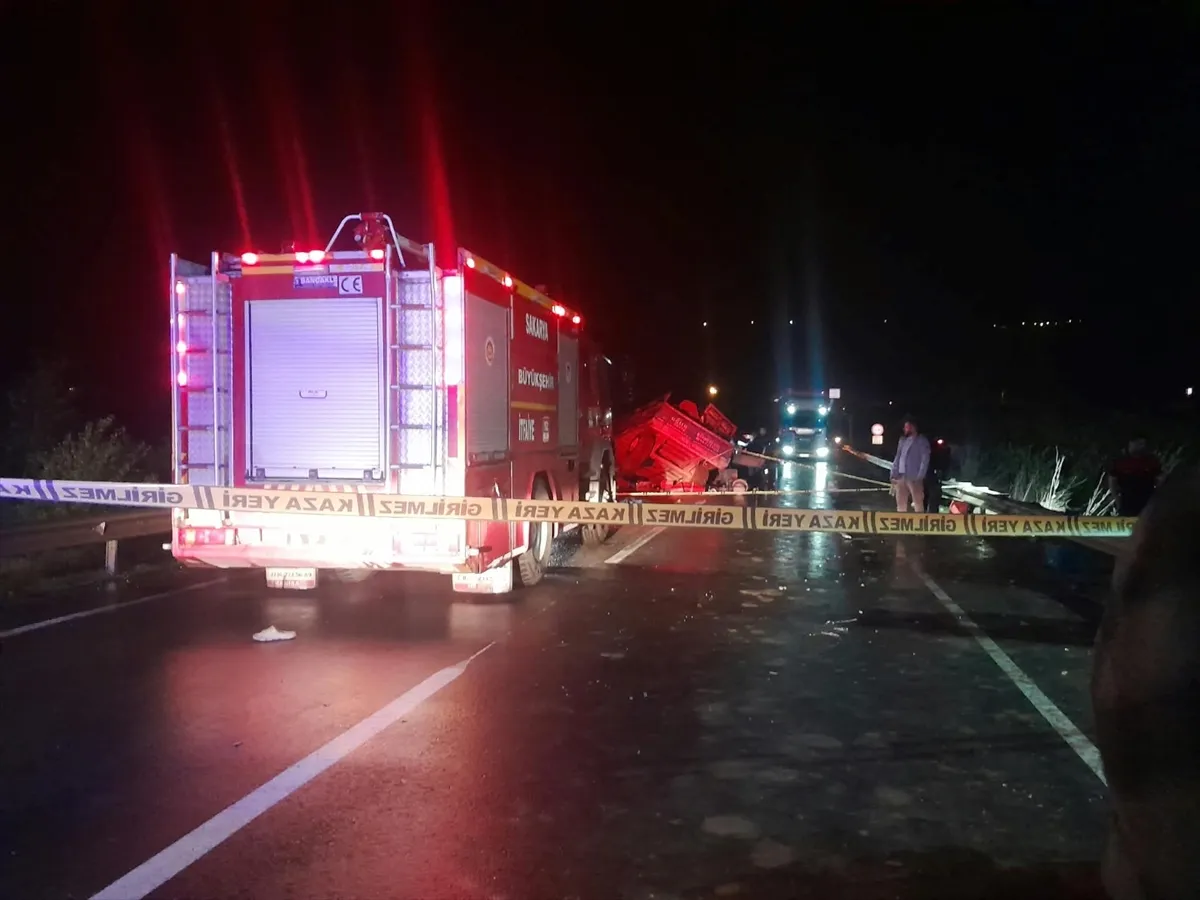 Sakarya’daki trafik kazasında ölen AK Parti Geyve Teşkilat Başkanı İzmir’in cenazesi defnedildi