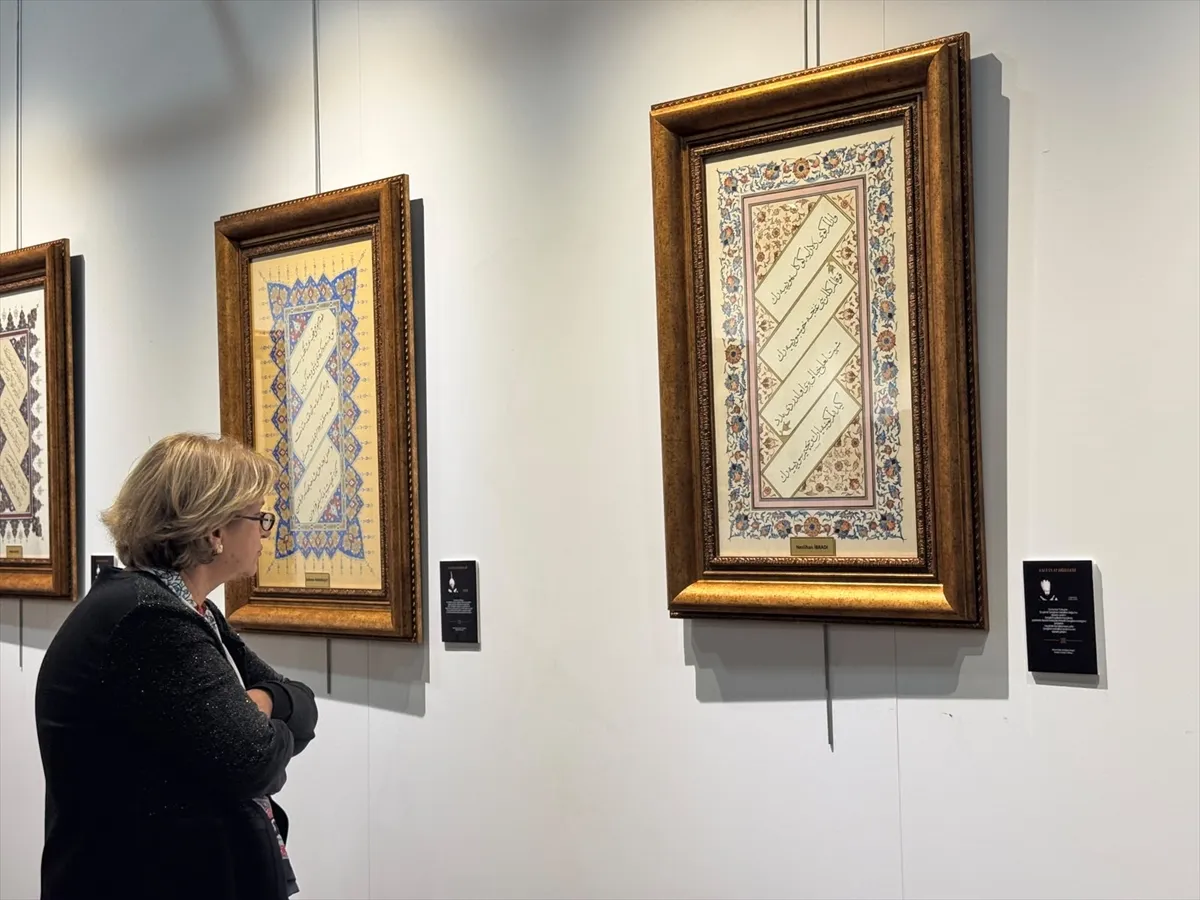 Saltanat Dizeleri sergisi Dolmabahçe Sarayı Sanat Galerisi’nde sanatseverlerle buluştu Saltanat Dizeleri sergisi Dolmabahçe Sarayı Sanat Galerisi’nde sanatseverlerle buluştu