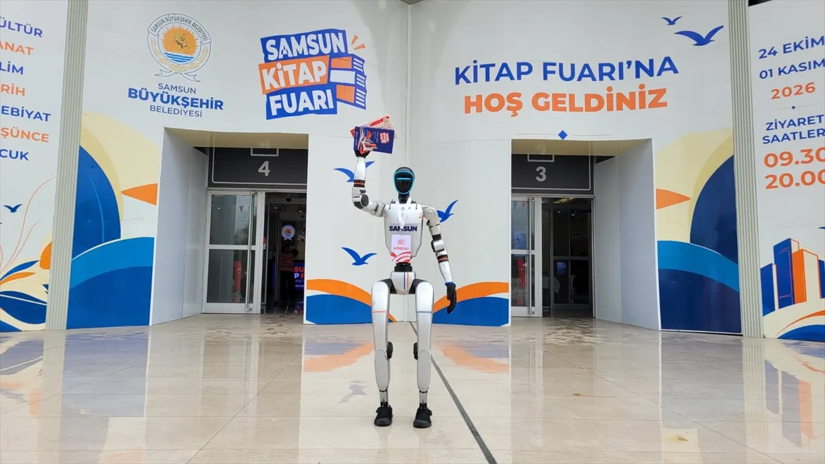 Samsun’da insansı robot Çakır Kitap Fuarı’nda görev aldı Samsun’da insansı robot Çakır Kitap Fuarı’nda görev aldı