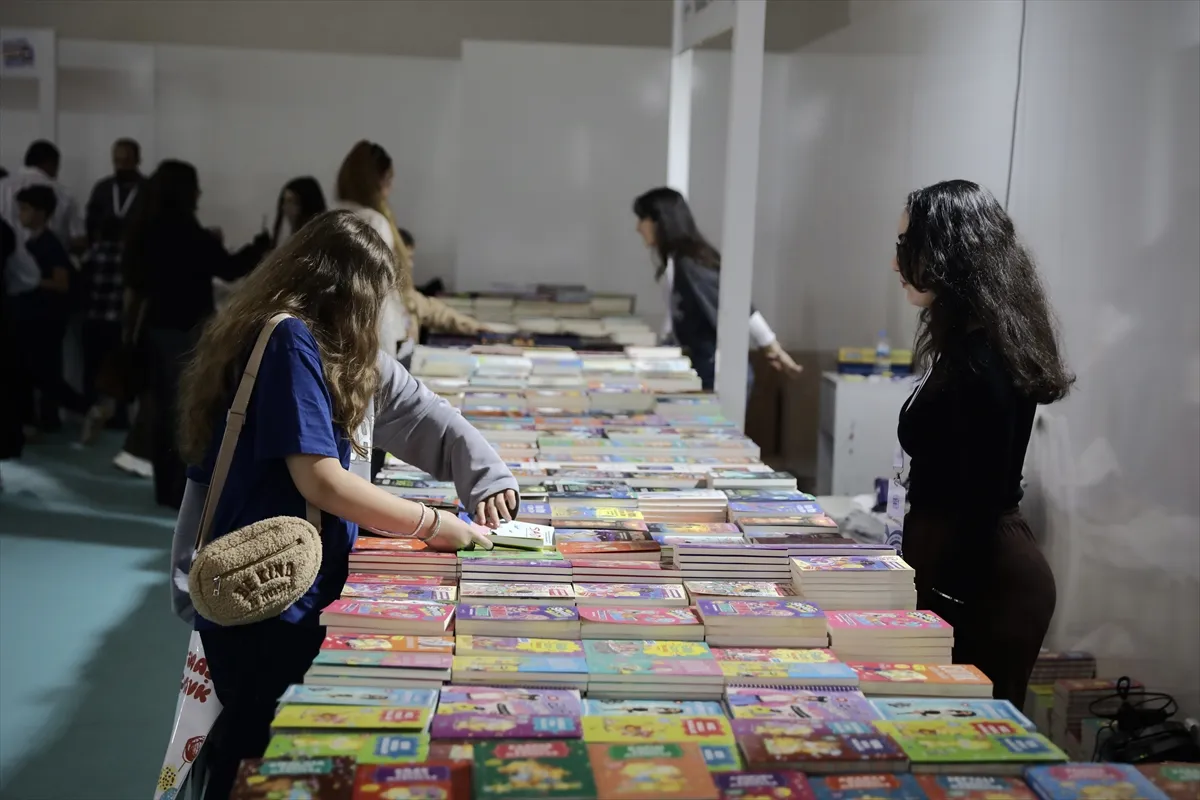 Samsun Kitap Fuarı ziyaretçilere kapılarını açtı