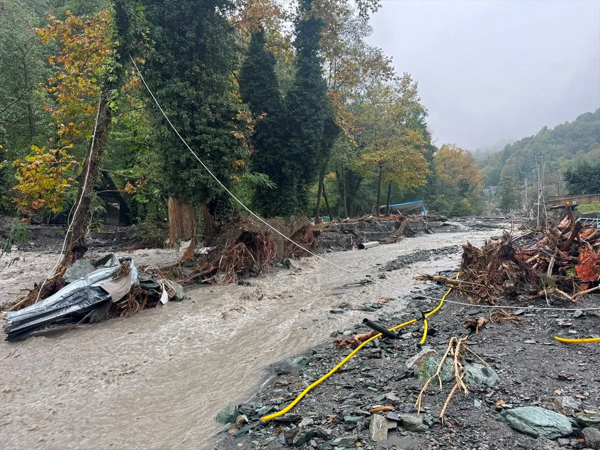 Sapanca’da sağanakla çöken yollar, yıkılan köprüler hasarın boyutunu ortaya koydu Sapanca’da sağanakla çöken yollar, yıkılan köprüler hasarın boyutunu ortaya koydu