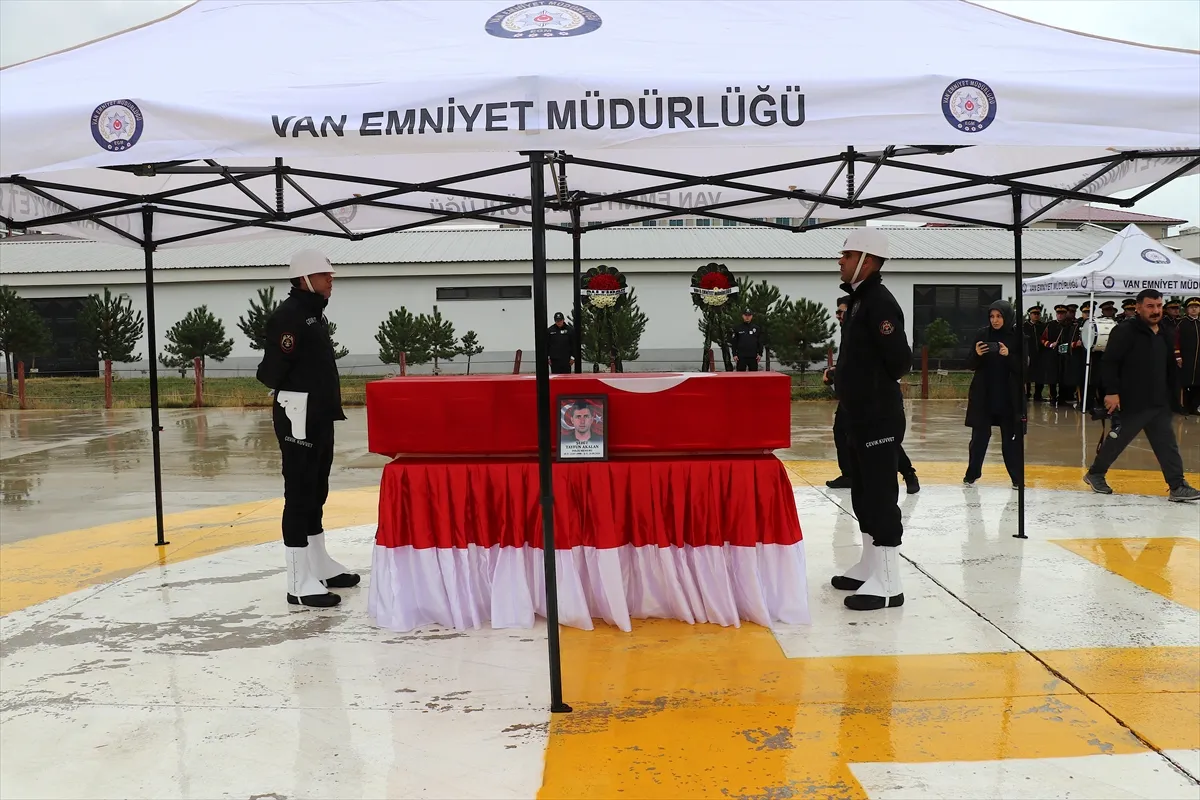 Şehit polis Tayfun Akalan için Van’da tören, naaşı Ankara’ya uğurlandı