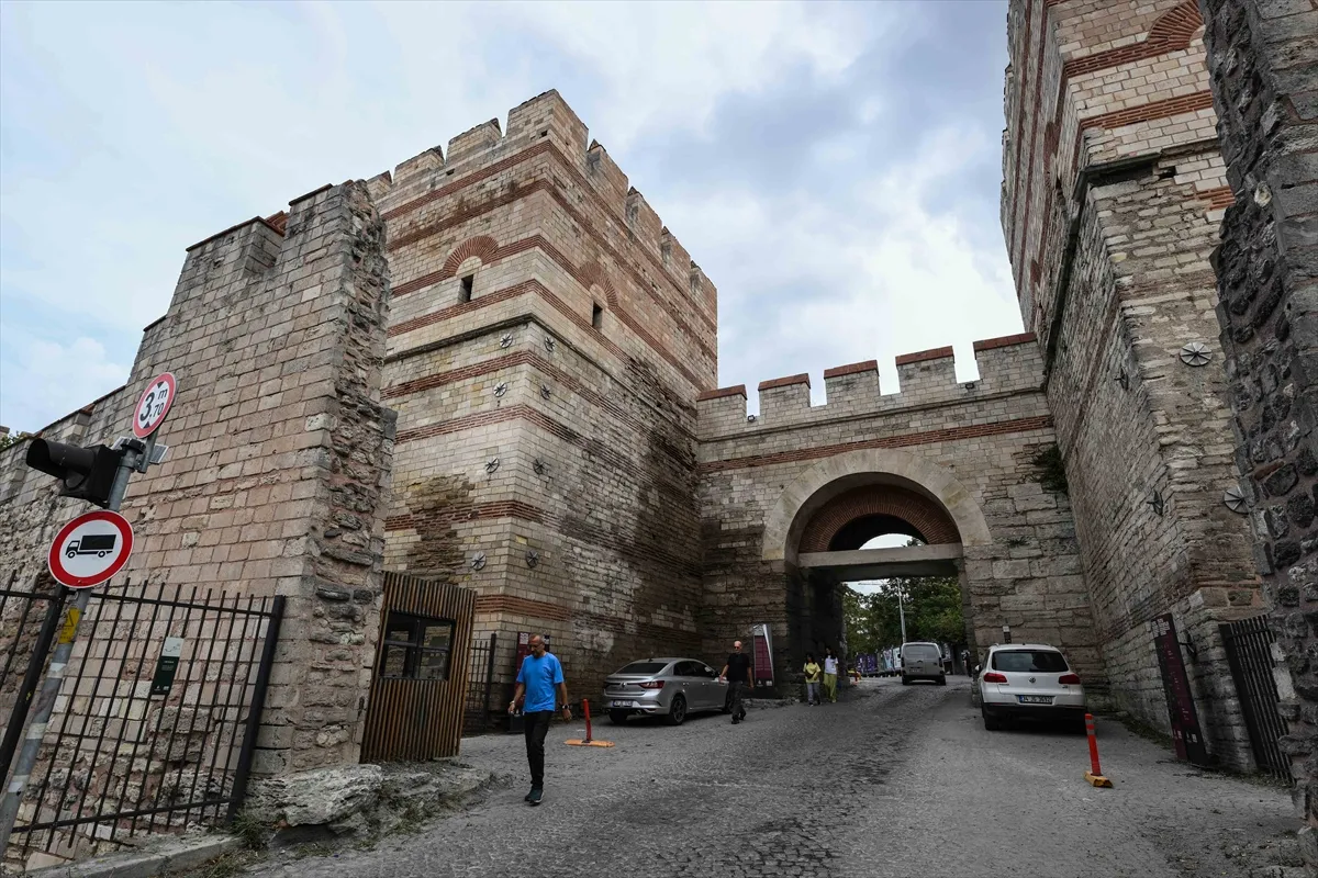 ŞEHRİN TARİHİNE AÇILAN KAPILAR - 1600 yıllık Belgradkapı, İstanbul surlarının değerini kitabeleriyle geleceğe aktarıyor