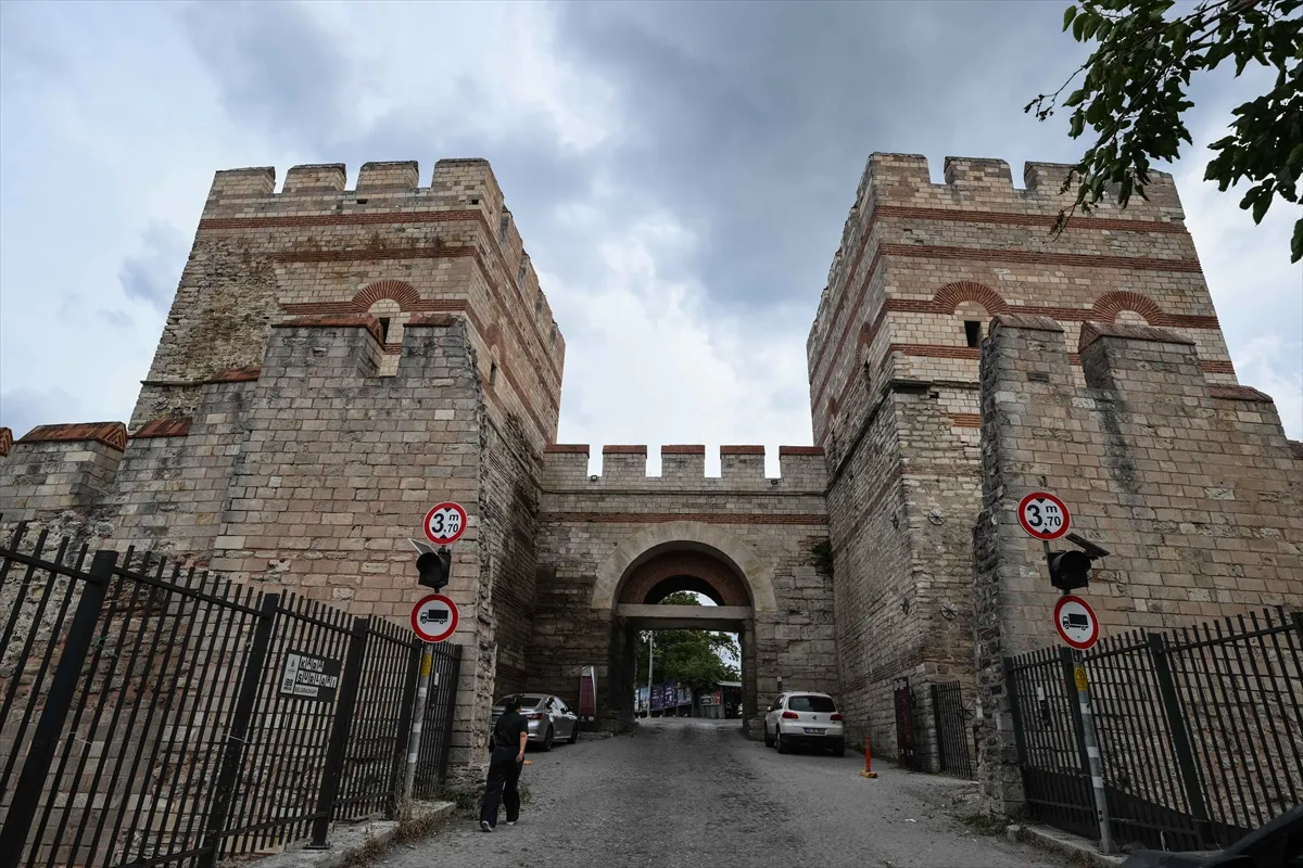 ŞEHRİN TARİHİNE AÇILAN KAPILAR - 1600 yıllık Belgradkapı, İstanbul surlarının değerini kitabeleriyle geleceğe aktarıyor ŞEHRİN TARİHİNE AÇILAN KAPILAR - 1600 yıllık Belgradkapı, İstanbul surlarının değerini kitabeleriyle geleceğe aktarıyor