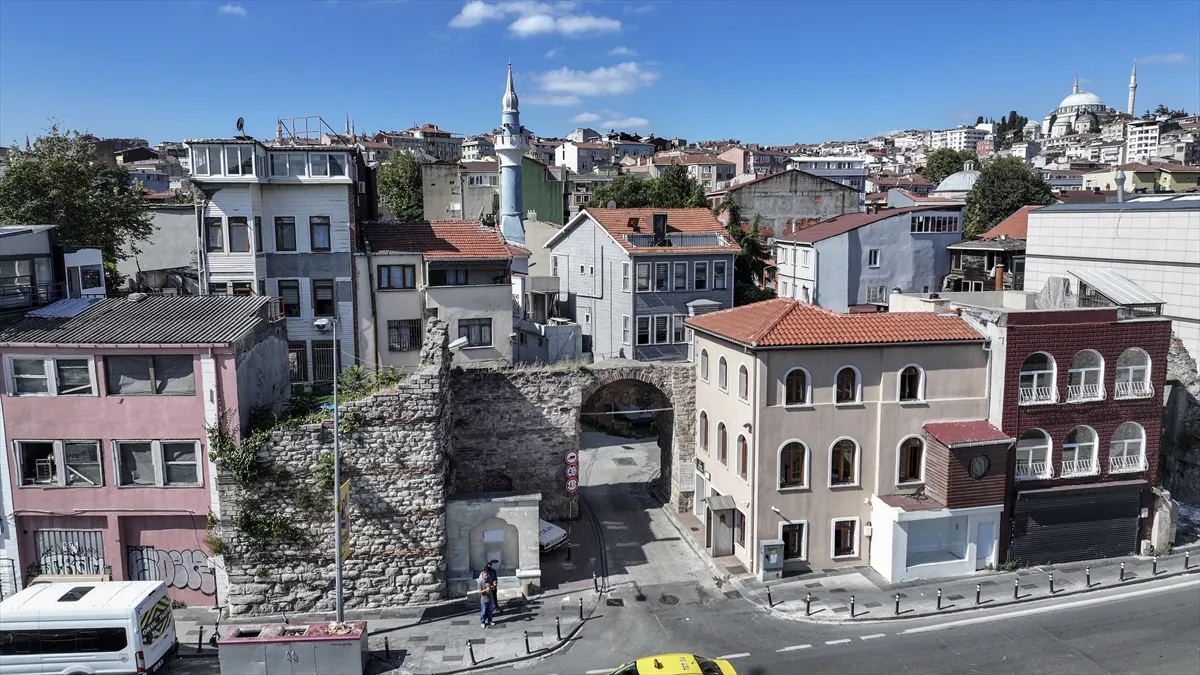 ŞEHRİN TARİHİNE AÇILAN KAPILAR - İstanbul’da 1800 yıldır hayata açılan Cibalikapı ŞEHRİN TARİHİNE AÇILAN KAPILAR - İstanbul’da 1800 yıldır hayata açılan Cibalikapı