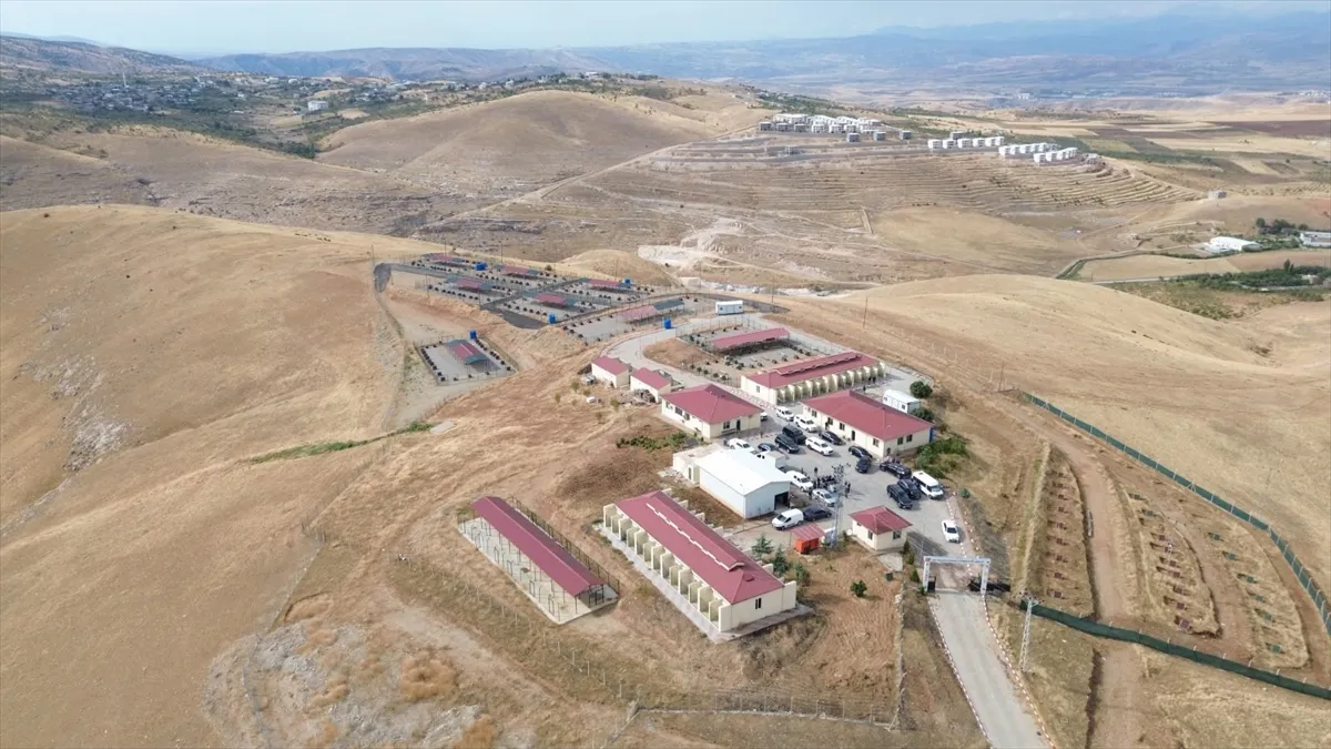 Siirt Valisi Kızılkaya, Sokak Hayvanları Bakım ve Rehabilitasyon Merkezi’ni ziyaret etti Siirt Valisi Kızılkaya, Sokak Hayvanları Bakım ve Rehabilitasyon Merkezi’ni ziyaret etti