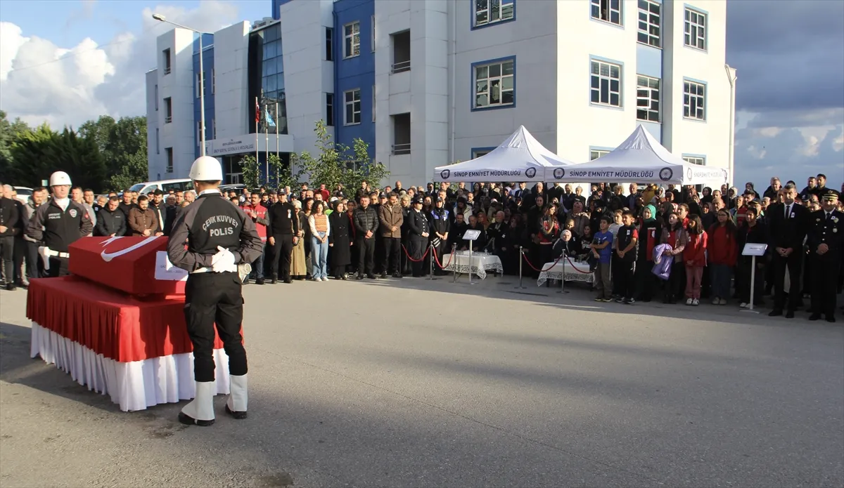 Sinop’ta teknenin alabora olması sonucu ölen gazi polis memuru için tören düzenlendi Sinop’ta teknenin alabora olması sonucu ölen gazi polis memuru için tören düzenlendi