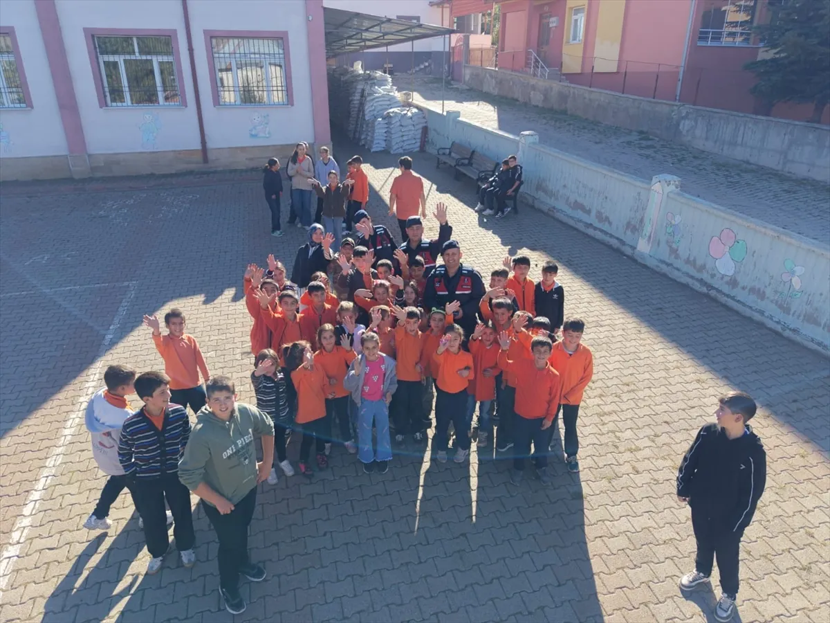 Sivas’ta jandarma ekipleri özel eğitim öğrencisi Alparslan’ın hayalini gerçekleştirdi