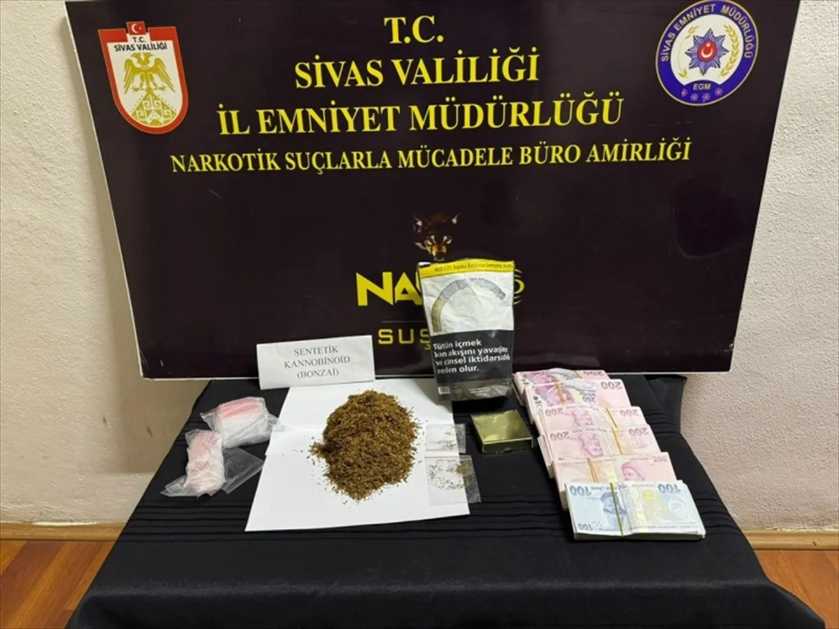 Sivas’ta uyuşturucu operasyonunda 1 şüpheli tutuklandı Sivas’ta uyuşturucu operasyonunda 1 şüpheli tutuklandı