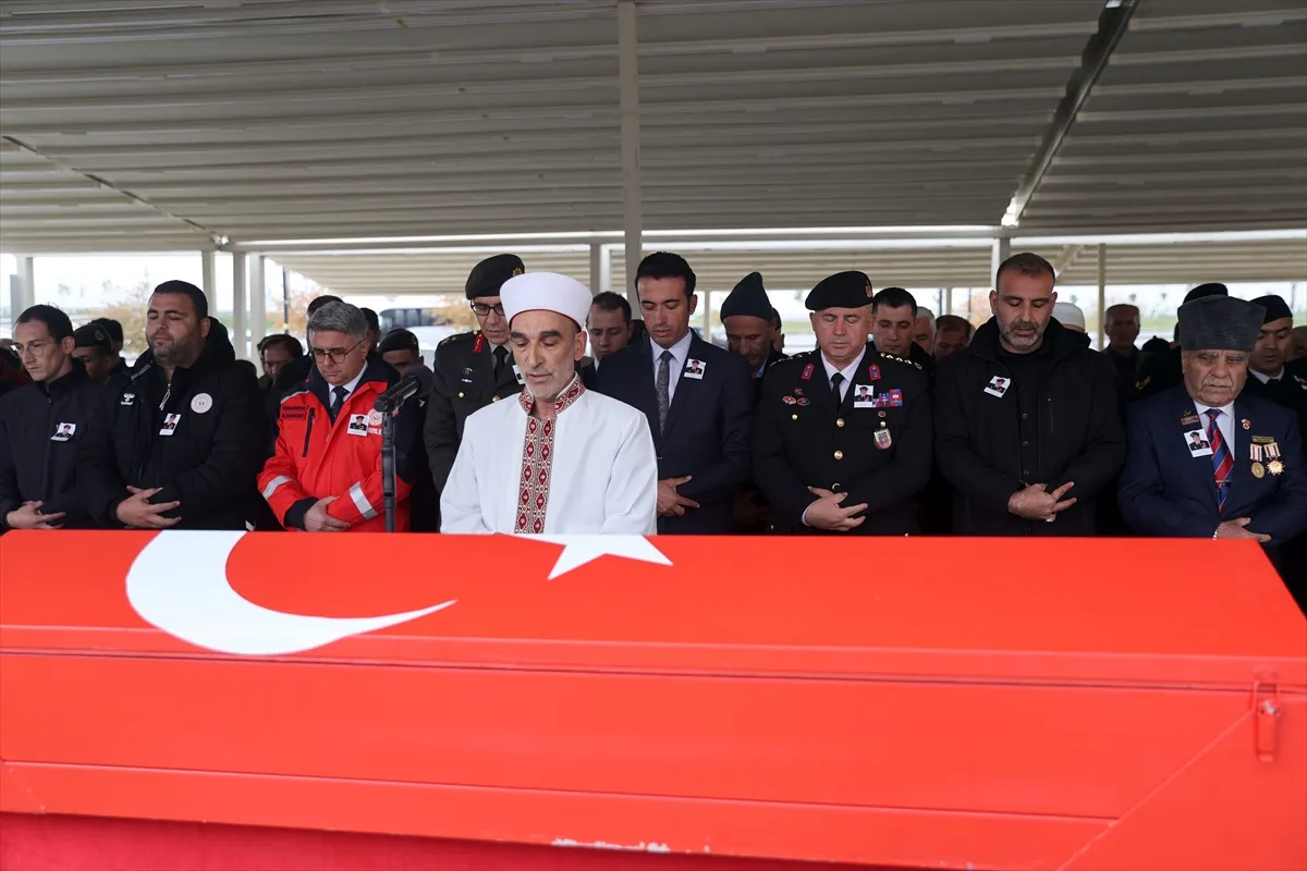 Sivas’ta vefat eden Kore gazisi son yolculuğuna uğurlandı Sivas’ta vefat eden Kore gazisi son yolculuğuna uğurlandı
