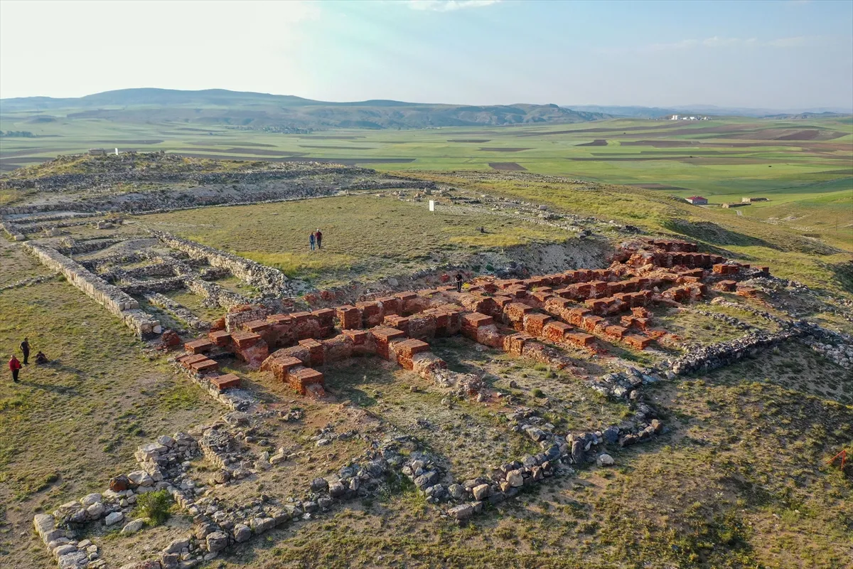 Sivas’taki Hitit kenti Sarissa’da kazı çalışmaları yeniden başlayacak Sivas’taki Hitit kenti Sarissa’da kazı çalışmaları yeniden başlayacak
