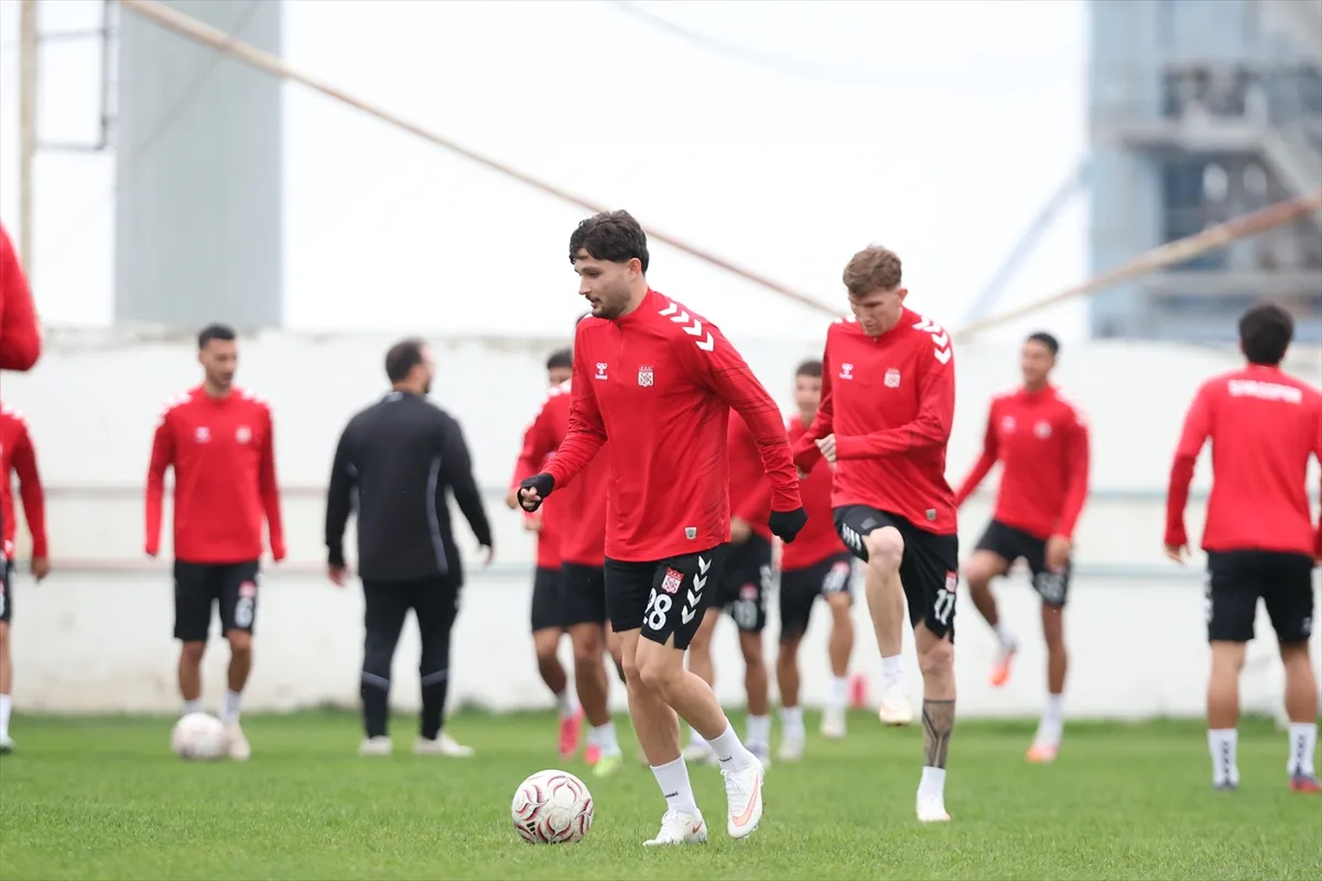 Sivasspor, Ümraniyespor deplasmanı için hazırlıklarını tamamladı