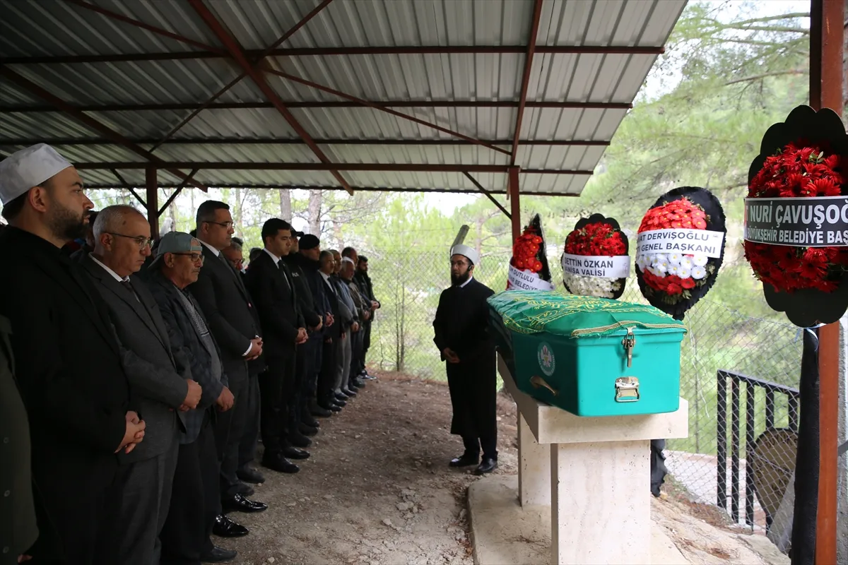 Soma’da maden ocağındaki göçükte ölen işçiler son yolculuklarına uğurlanıyor Soma’da maden ocağındaki göçükte ölen işçiler son yolculuklarına uğurlanıyor