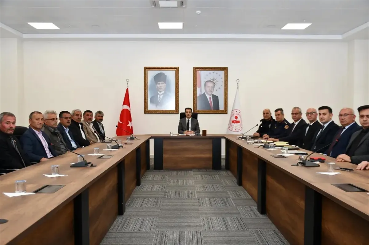 Yozgat’ta Sorgun Kaymakamı köy muhtarlarını dinledi Yozgat’ta Sorgun Kaymakamı köy muhtarlarını dinledi